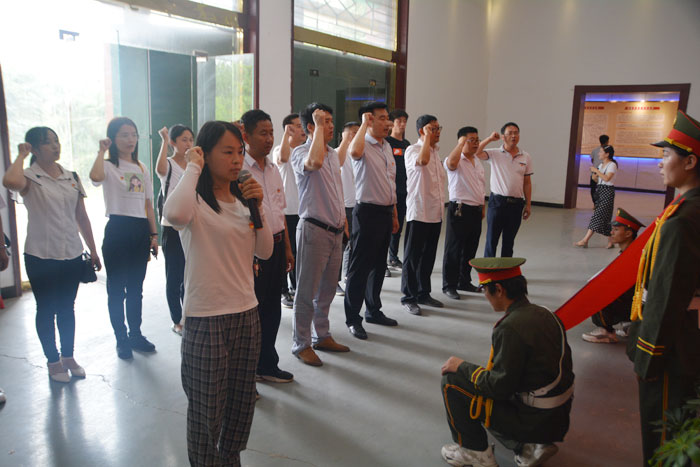 縣機(jī)電制冷技術(shù)學(xué)院舉行“凝心聚力，抗擊疫情”紅色主題黨日活動