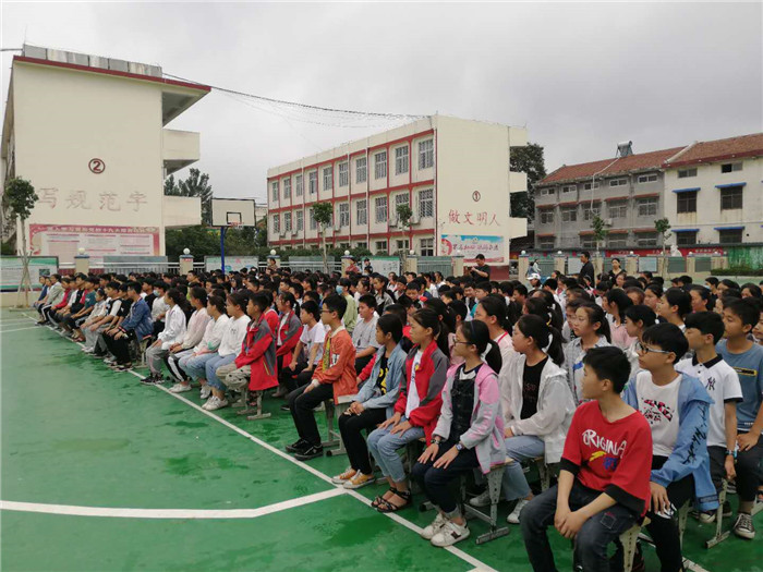 民權(quán)縣第三小學(xué)舉辦“法治進(jìn)校園，思想筑防線”專題講座