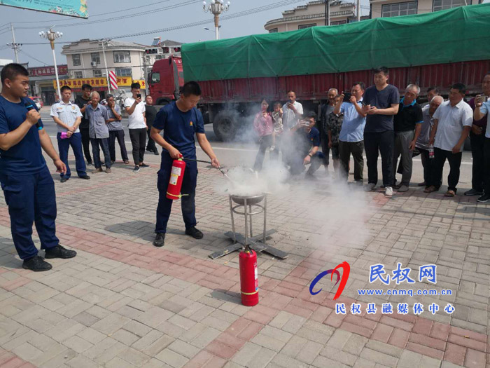 我縣召開(kāi)安全生產(chǎn)集中宣講暨現(xiàn)場(chǎng)咨詢?nèi)撕同F(xiàn)場(chǎng)會(huì) 我縣召開(kāi)安全生產(chǎn)集中宣講暨現(xiàn)場(chǎng)咨詢?nèi)撕同F(xiàn)場(chǎng)會(huì)