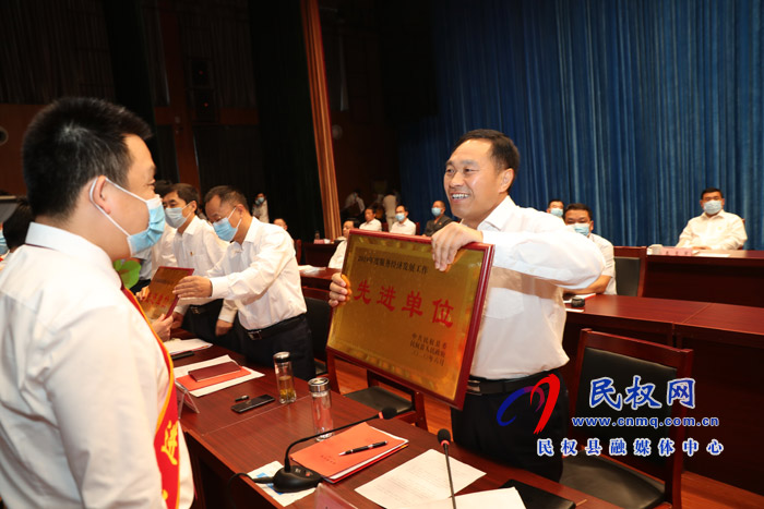 全縣三級干部大會暨脫貧攻堅推進(jìn)會在縣人民藝術(shù)中心召開 全縣三級干部大會暨脫貧攻堅推進(jìn)會在縣人民藝術(shù)中心召開