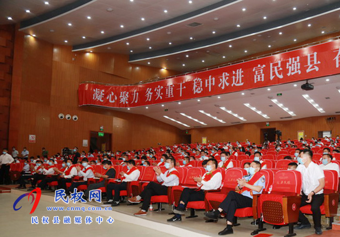 全縣三級干部大會暨脫貧攻堅推進(jìn)會在縣人民藝術(shù)中心召開 全縣三級干部大會暨脫貧攻堅推進(jìn)會在縣人民藝術(shù)中心召開