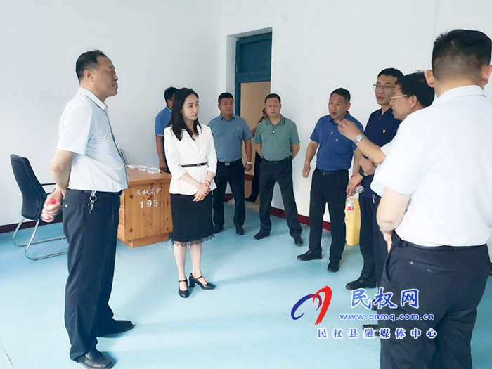 副縣長(zhǎng)朱琳到高招各考點(diǎn)查看準(zhǔn)備工作 副縣長(zhǎng)朱琳到高招各考點(diǎn)查看準(zhǔn)備工作