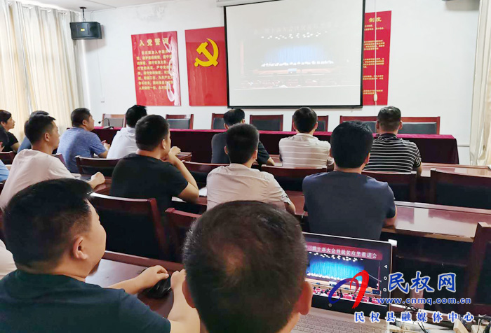 我縣各鄉(xiāng)鎮(zhèn)（街道辦）、縣直各單位認(rèn)真貫徹全縣三級(jí)干部會(huì)議暨脫貧攻堅(jiān)推進(jìn)會(huì)議精神