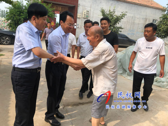 縣委常委、常務(wù)副縣長(zhǎng)李啟峰到林七鄉(xiāng)開(kāi)展“三?五”基層工作日活動(dòng)