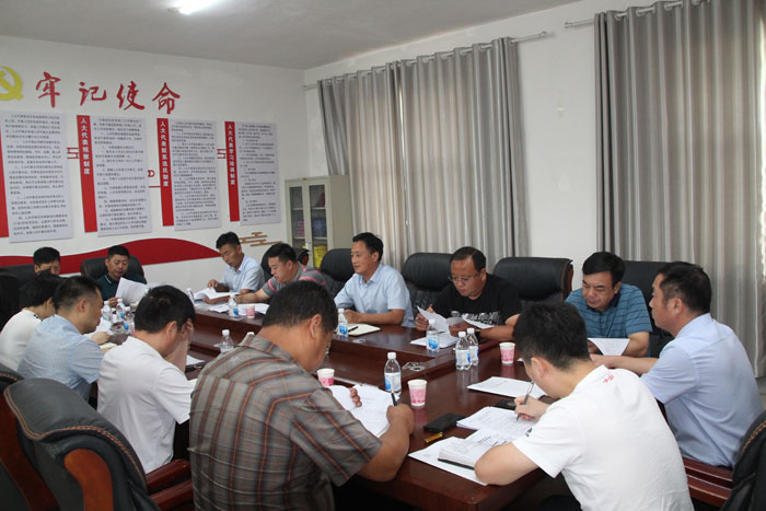 褚廟鄉(xiāng)召開各村脫貧攻堅(jiān)責(zé)任組長(zhǎng)會(huì)議 褚廟鄉(xiāng)召開各村脫貧攻堅(jiān)責(zé)任組長(zhǎng)會(huì)議
