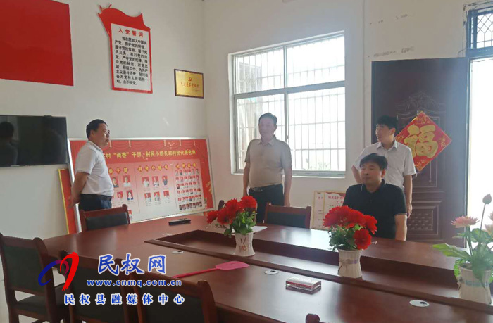 縣領(lǐng)導(dǎo)陳進(jìn)領(lǐng)、薛德峰到王橋鎮(zhèn)開展“三·五”基層工作日活動