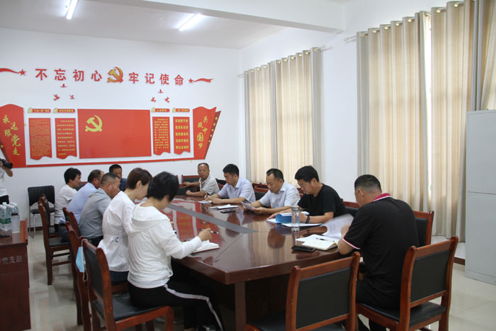 縣政協(xié)主席周明河到白云寺鎮(zhèn)青行村開展“三·五”基層工作日活動(dòng) 縣政協(xié)主席周明河到白云寺鎮(zhèn)青行村開展“三·五”基層工作日活動(dòng)