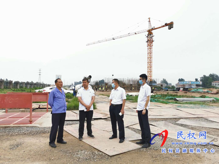 縣金融服務(wù)中心深入企業(yè)調(diào)研主辦銀行工作機制落實情況