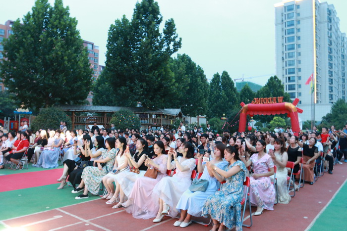 滿滿的儀式感！民權(quán)東區(qū)實(shí)驗(yàn)幼兒園迎來(lái)畢業(yè)季
