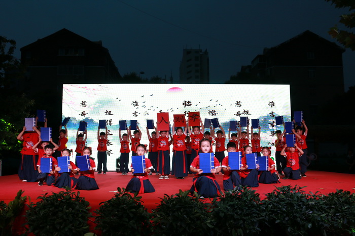 滿滿的儀式感！民權(quán)東區(qū)實(shí)驗(yàn)幼兒園迎來(lái)畢業(yè)季