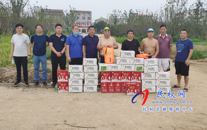 民權(quán)水上義務(wù)救援隊(duì)員勇救溺水少年獲點(diǎn)贊 民權(quán)水上義務(wù)救援隊(duì)員勇救溺水少年獲點(diǎn)贊