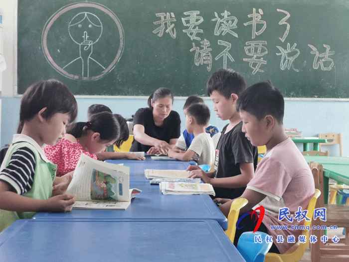 河南民權(quán):村小學(xué)開(kāi)了暑假“愛(ài)心書(shū)屋” 河南民權(quán):村小學(xué)開(kāi)了暑假“愛(ài)心書(shū)屋”