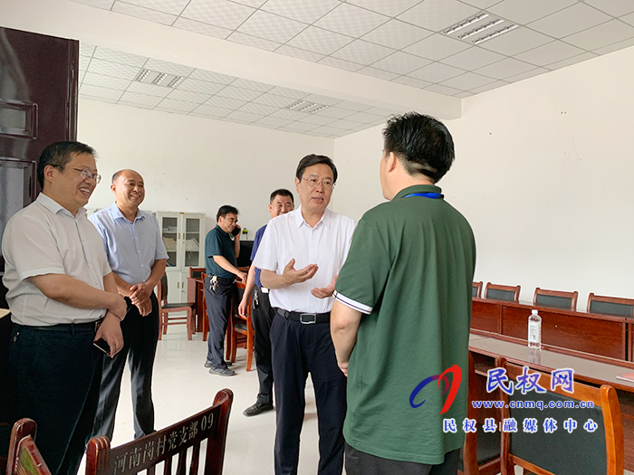 市人大常委會(huì)副主任、縣委書記姬脈常調(diào)研我縣脫貧攻堅(jiān)普查工作