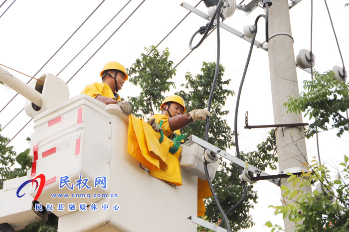 民權縣供電公司:解決低電壓 度夏保清涼 民權縣供電公司:解決低電壓 度夏保清涼