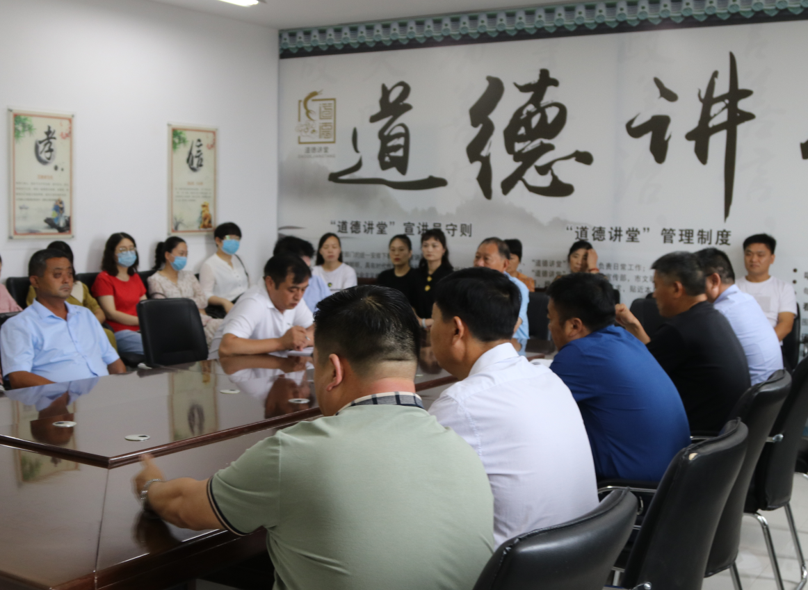 縣林業(yè)發(fā)展服務(wù)中心迅速傳達(dá)貫徹縣委十二屆九次全會(huì)暨縣委工作會(huì)議精神 縣林業(yè)發(fā)展服務(wù)中心迅速傳達(dá)貫徹縣委十二屆九次全會(huì)暨縣委工作會(huì)議精神