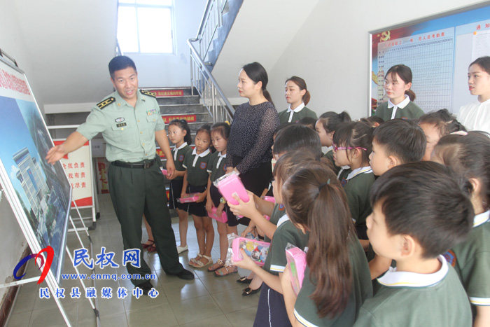 向最可愛(ài)的人致敬——民東新區(qū)實(shí)驗(yàn)幼兒園八一節(jié)慰問(wèn)活動(dòng) 向最可愛(ài)的人致敬——民東新區(qū)實(shí)驗(yàn)幼兒園八一節(jié)慰問(wèn)活動(dòng)