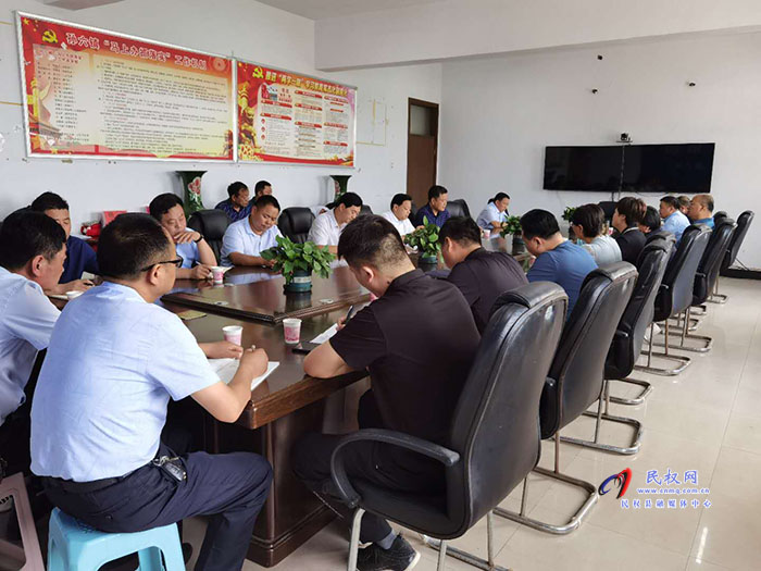 孫六鎮(zhèn)組織召開脫貧攻堅(jiān)責(zé)任組長會議 孫六鎮(zhèn)組織召開脫貧攻堅(jiān)責(zé)任組長會議