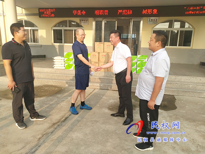 共青團(tuán)民權(quán)縣委“八一”建軍節(jié)慰問消防大隊 共青團(tuán)民權(quán)縣委“八一”建軍節(jié)慰問消防大隊