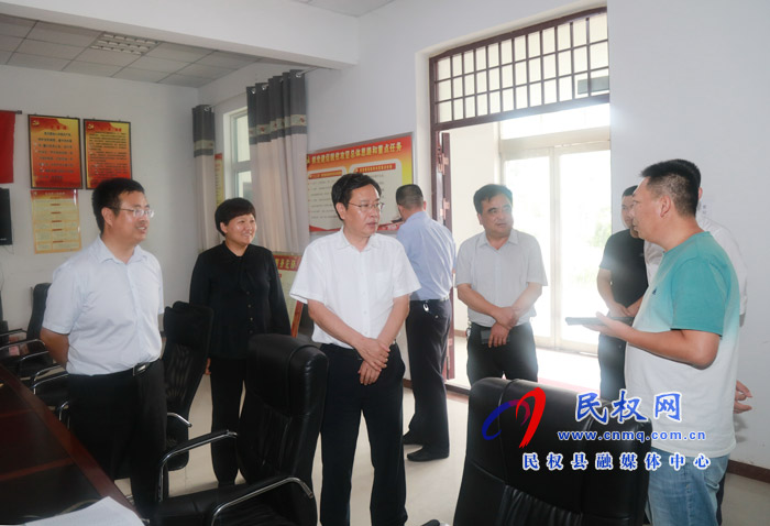 市人大常委會(huì)副主任、縣委書(shū)記姬脈常調(diào)研我縣脫貧攻堅(jiān)普查工作