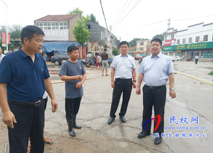 副縣長張士彬到白云寺鎮(zhèn)查看防汛救災(zāi)工作 副縣長張士彬到白云寺鎮(zhèn)查看防汛救災(zāi)工作