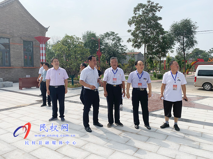 我縣組織離退休干部開展脫貧成果調(diào)研活動(dòng) 我縣組織離退休干部開展脫貧成果調(diào)研活動(dòng)