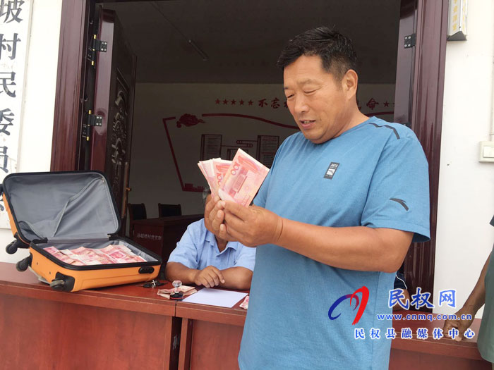 褚廟鄉(xiāng)四舉措抓好“六穩(wěn)”“六?！惫ぷ? title=