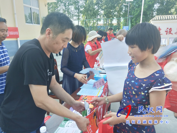 2020年民權(quán)縣科技活動周啟動儀式暨“三下鄉(xiāng)”現(xiàn)場會在王橋鎮(zhèn)麻花莊舉辦 2020年民權(quán)縣科技活動周啟動儀式暨“三下鄉(xiāng)”現(xiàn)場會在王橋鎮(zhèn)麻花莊舉辦