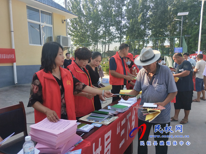 2020年民權(quán)縣科技活動周啟動儀式暨“三下鄉(xiāng)”現(xiàn)場會在王橋鎮(zhèn)麻花莊舉辦 2020年民權(quán)縣科技活動周啟動儀式暨“三下鄉(xiāng)”現(xiàn)場會在王橋鎮(zhèn)麻花莊舉辦