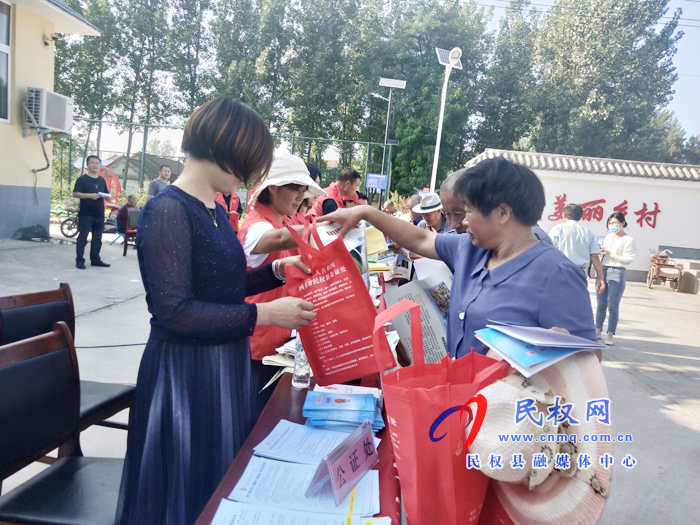 2020年民權(quán)縣科技活動周啟動儀式暨“三下鄉(xiāng)”現(xiàn)場會在王橋鎮(zhèn)麻花莊舉辦 2020年民權(quán)縣科技活動周啟動儀式暨“三下鄉(xiāng)”現(xiàn)場會在王橋鎮(zhèn)麻花莊舉辦