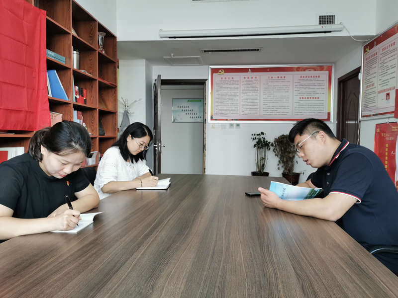 團委班子集中學習《形勢與任務教育—2020年大眾熱點話題》 團委班子集中學習《形勢與任務教育—2020年大眾熱點話題》