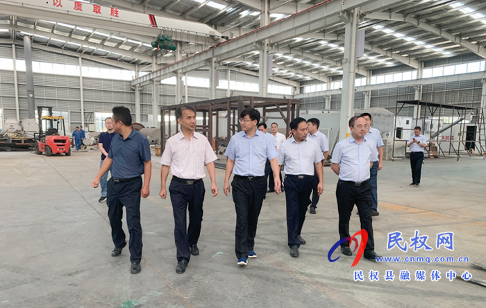 省地方金融監(jiān)管局黨組成員、副局長李拴成調(diào)研我縣金融扶貧工作