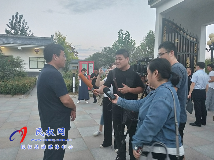 “農(nóng)媒總編走基層?鄉(xiāng)村振興中原行”采訪座談會(huì)在我縣召開 “農(nóng)媒總編走基層?鄉(xiāng)村振興中原行”采訪座談會(huì)在我縣召開