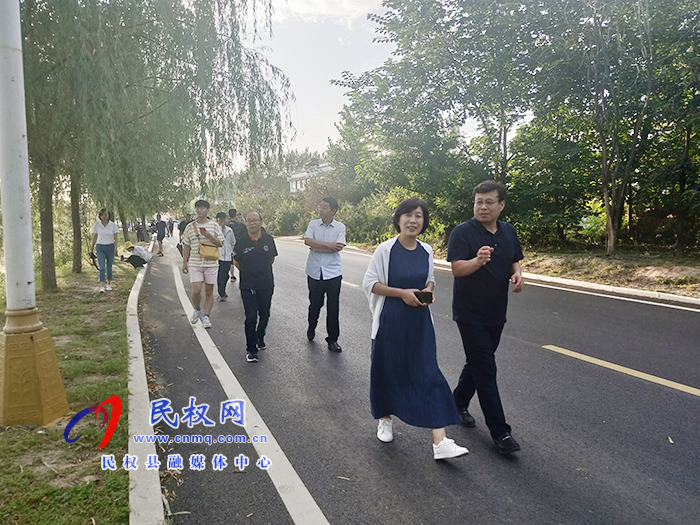 “農(nóng)媒總編走基層?鄉(xiāng)村振興中原行”采訪座談會(huì)在我縣召開 “農(nóng)媒總編走基層?鄉(xiāng)村振興中原行”采訪座談會(huì)在我縣召開