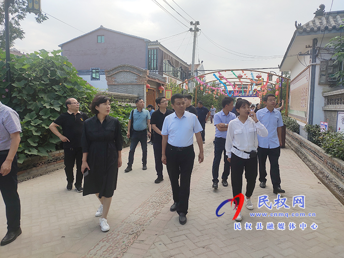 “農(nóng)媒總編走基層 鄉(xiāng)村振興中原行”采訪團到我縣部分鄉(xiāng)鎮(zhèn)進行采風 “農(nóng)媒總編走基層 鄉(xiāng)村振興中原行”采訪團到我縣部分鄉(xiāng)鎮(zhèn)進行采風