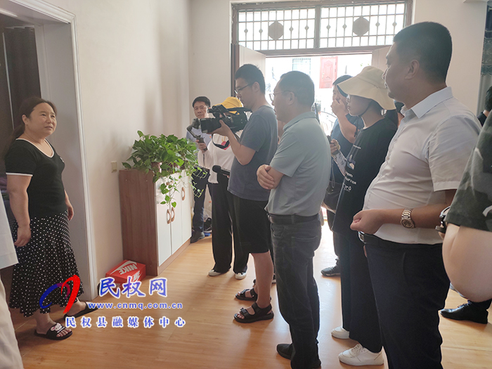 “農(nóng)媒總編走基層 鄉(xiāng)村振興中原行”采訪團到我縣部分鄉(xiāng)鎮(zhèn)進行采風 “農(nóng)媒總編走基層 鄉(xiāng)村振興中原行”采訪團到我縣部分鄉(xiāng)鎮(zhèn)進行采風
