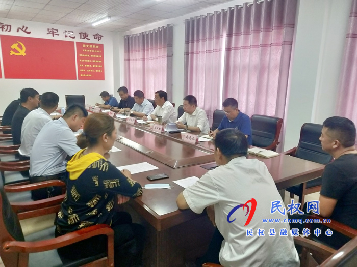 市人大常委會(huì)副主任、縣委書記姬脈常到白云寺鎮(zhèn)柏木崗村開展“三·五”基層工作日活動(dòng)