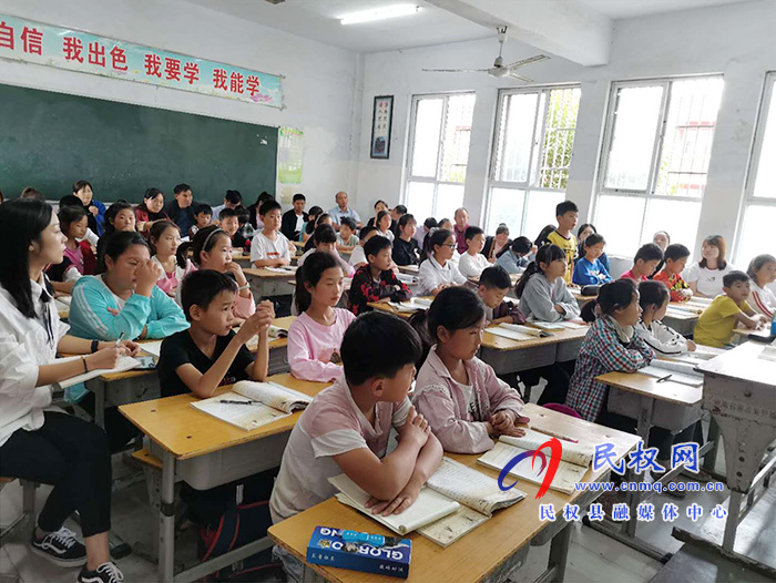 民權(quán)縣教體局教研室組織名師團(tuán)隊(duì)到伯黨鄉(xiāng)開展送教下鄉(xiāng)活動(dòng) 民權(quán)縣教體局教研室組織名師團(tuán)隊(duì)到伯黨鄉(xiāng)開展送教下鄉(xiāng)活動(dòng)