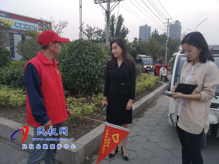 副縣長朱琳明察暗訪志愿者在崗情況 副縣長朱琳明察暗訪志愿者在崗情況
