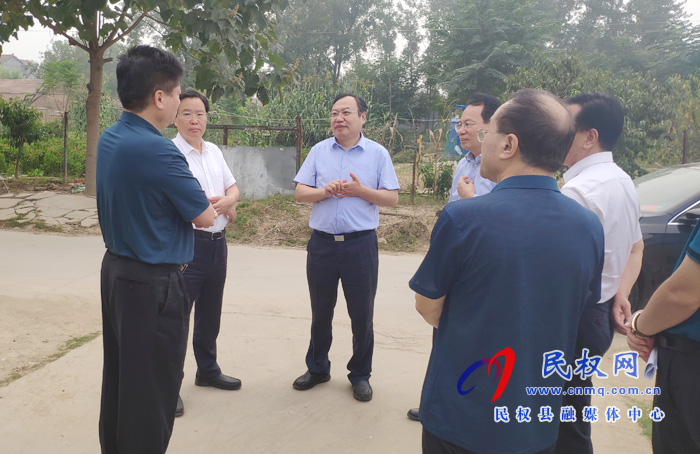 市委常委、常務(wù)副市長吳祖明到龍?zhí)伶?zhèn)開展“三五”基層工作日活動