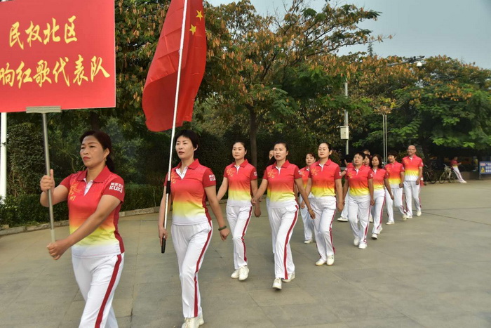 民權(quán)縣總工會(huì)組織開(kāi)展“不忘初心、喜迎雙節(jié)、萬(wàn)步有約”健走活動(dòng)