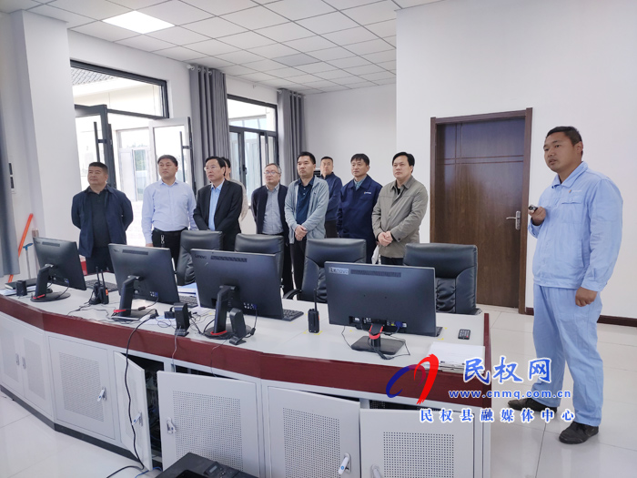 市人大常委會副主任、縣委書記姬脈常查看我縣重點項目建設(shè)情況和部門節(jié)假日值班值守情況