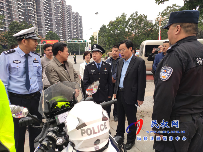 市人大常委會副主任、縣委書記姬脈常查看我縣重點項目建設(shè)情況和部門節(jié)假日值班值守情況