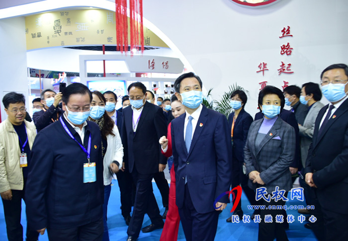 省委常委、宣傳部長江凌一行來到中原文博會(huì)商丘展區(qū)參觀