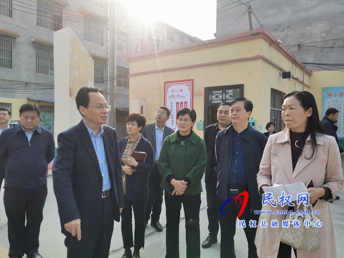 縣委常委、常務(wù)副縣長(zhǎng)李啟峰檢查文明城市創(chuàng)建推進(jìn)情況