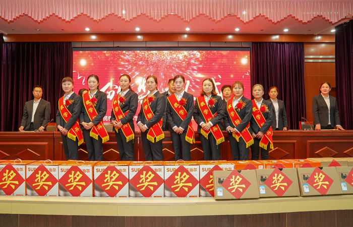民權(quán)縣實(shí)驗(yàn)小學(xué)隆重表彰教學(xué)標(biāo)兵 民權(quán)縣實(shí)驗(yàn)小學(xué)隆重表彰教學(xué)標(biāo)兵