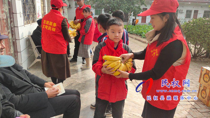 林七鄉(xiāng)新時(shí)代文明志愿者攜手司莊小學(xué)開展重陽節(jié)公益探訪活動(dòng) 林七鄉(xiāng)新時(shí)代文明志愿者攜手司莊小學(xué)開展重陽節(jié)公益探訪活動(dòng)