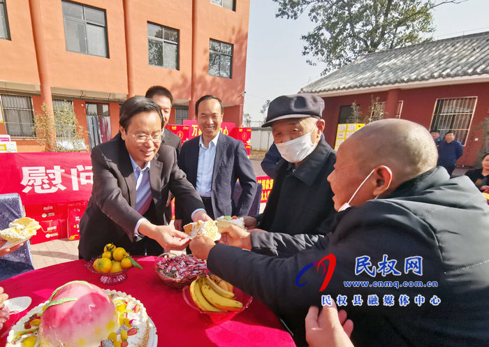 市人大常委會副主任、縣委書記姬脈常重陽節(jié)前夕慰問敬老院老人及百歲老人