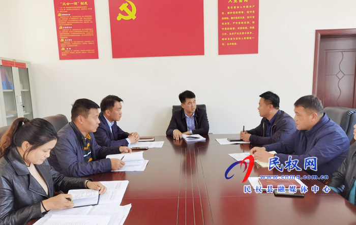 我縣各鄉(xiāng)鎮(zhèn)、（街道辦）縣直各單位傳達(dá)貫徹全縣脫貧攻堅(jiān)工作推進(jìn)會議精神
