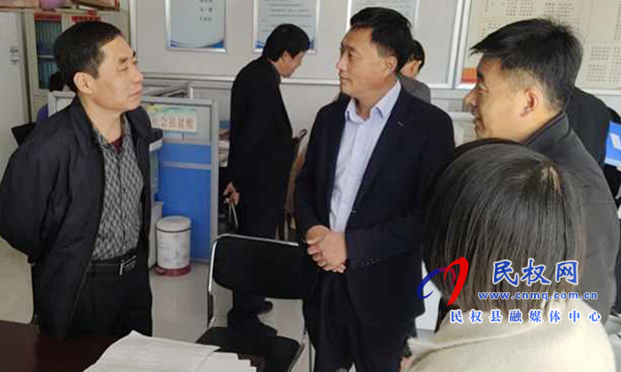 縣委常委、組織部長(zhǎng)何玉明到褚廟鄉(xiāng)督導(dǎo)脫貧攻堅(jiān)工作
