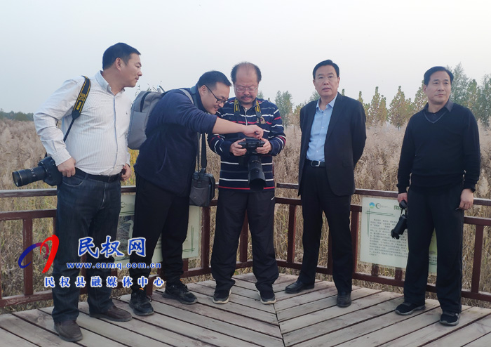 新華社河南分社社長(zhǎng)王丁一行蒞臨我縣開(kāi)展采風(fēng)活動(dòng) 新華社河南分社社長(zhǎng)王丁一行蒞臨我縣開(kāi)展采風(fēng)活動(dòng)